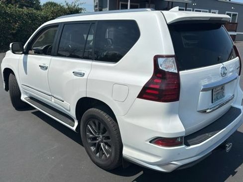 Used 2018 Lexus GX 460 Premium AWD/4WD image 2