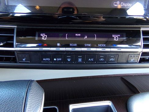 Used 2022 Toyota Sienna XLE image 18