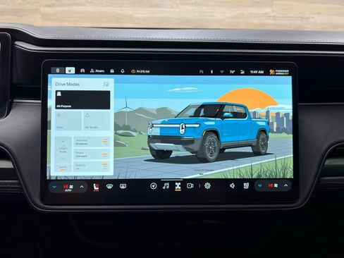 Used 2025 Rivian R1T Adventure image 19