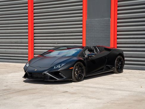 Used 2021 Lamborghini Huracan EVO image 1