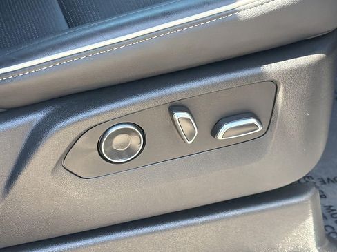 Used 2025 Cadillac Escalade ESV Sport AWD/4WD image 33