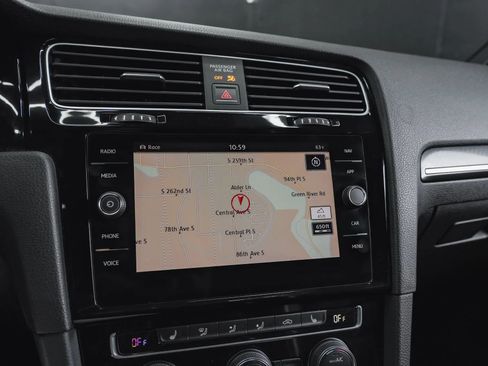 Used 2018 Volkswagen Golf R 4-Door image 63