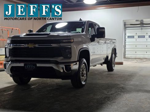Used 2025 Chevrolet Silverado 2500 LT w/ Convenience Package AWD/4WD image 1