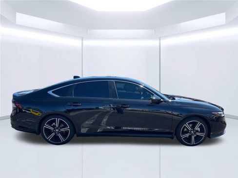 Used 2025 Honda Accord Sport image 6