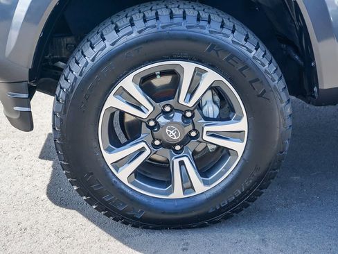 Used 2018 Toyota Tacoma TRD Sport w/ TRD Premium Sport Package image 9