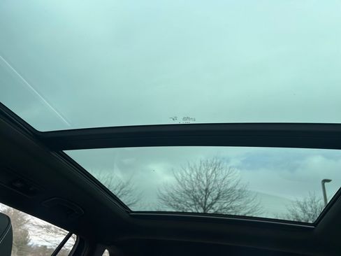 Certified 2024 Volkswagen Tiguan SEL R-Line image 21