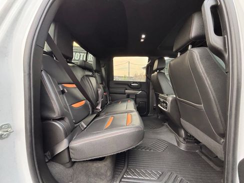 Used 2022 GMC Sierra 2500 AT4 w/ AT4 Premium Plus Package AWD/4WD image 18