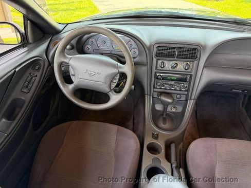Used 2002 Ford Mustang Convertible RWD image 11