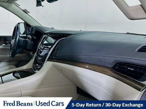 Used 2020 Cadillac Escalade Premium Luxury AWD/4WD image 37
