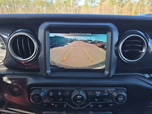 Used 2023 Jeep Wrangler Unlimited Rubicon 392 image 28