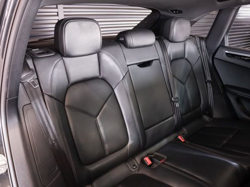 Certified 2024 Porsche Macan AWD/4WD image 5