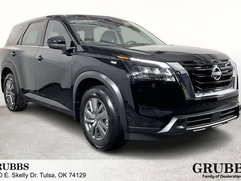 Certified 2025 Nissan Pathfinder S image 1