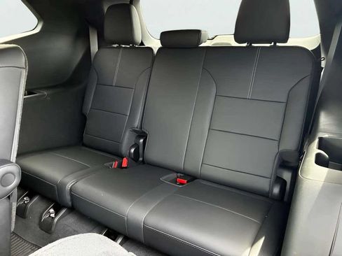 Used 2025 GMC Acadia Elevation w/ Elevation Premium Package FWD image 10