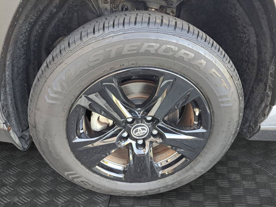 Used 2019 Toyota RAV4 XLE FWD image 24