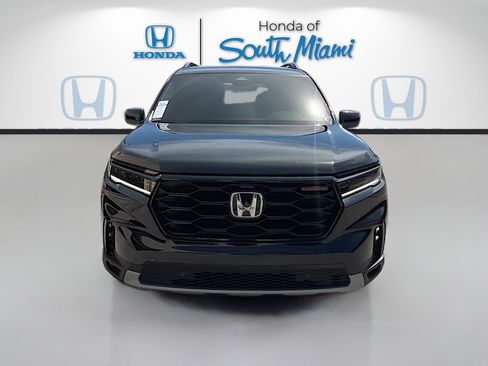 Used 2025 Honda Pilot TrailSport image 2