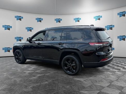 Used 2023 Jeep Grand Cherokee L Limited w/ Black Appearance Package AWD/4WD image 4