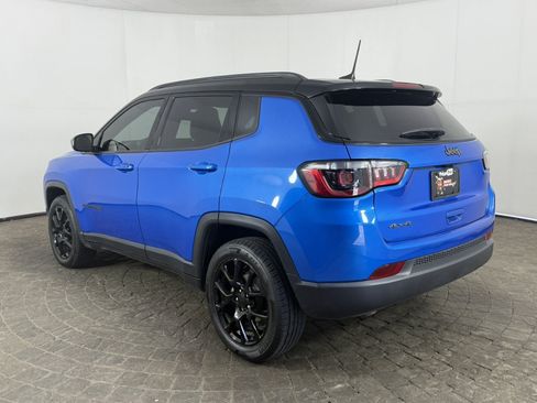 Used 2024 Jeep Compass Latitude w/ Convenience Group AWD/4WD image 5