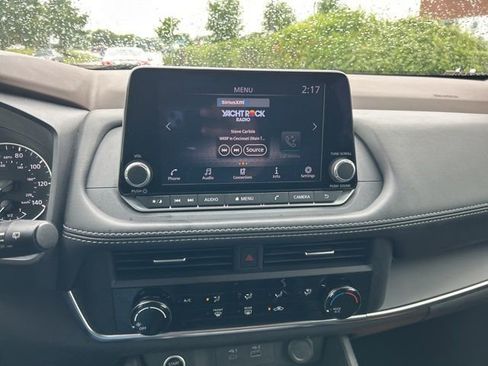 Used 2023 Nissan Rogue S AWD/4WD image 9