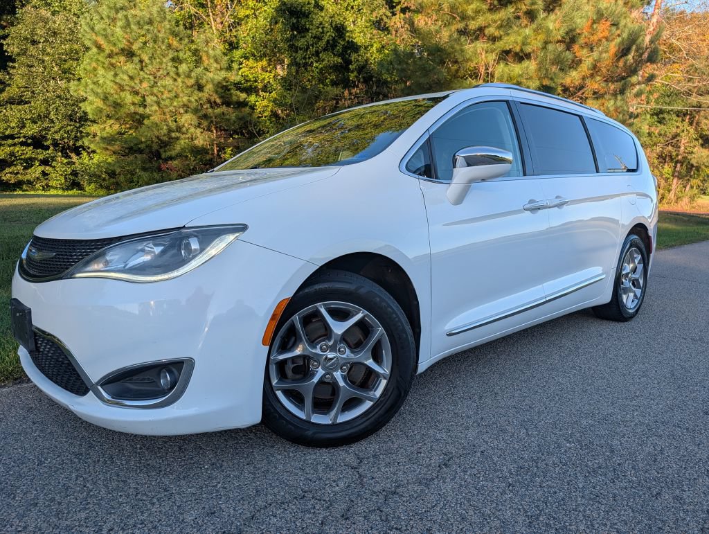 Used 2018 Chrysler Pacifica Limited FWD image 1