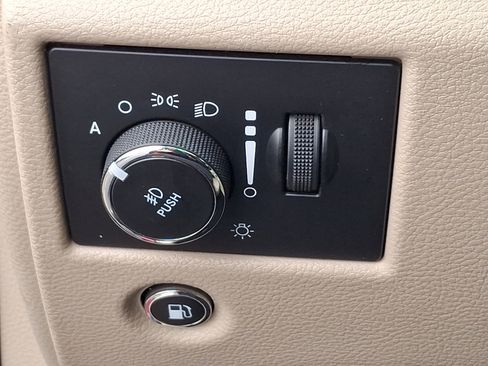 Used 2020 Jeep Grand Cherokee Limited w/ Trailer Tow Group IV image 28