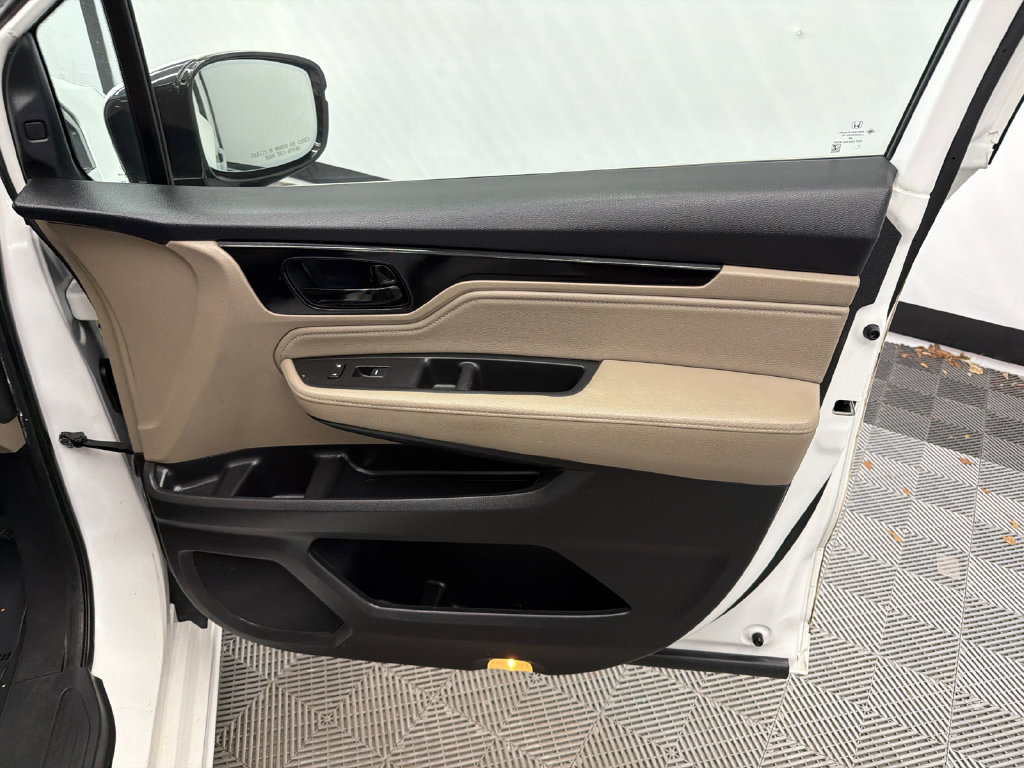 Used 2022 Honda Odyssey Elite image 16
