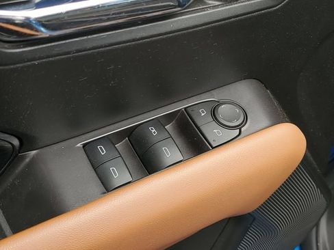 Certified 2023 GMC Canyon AT4 w/ AT4 Premium Package AWD/4WD image 16