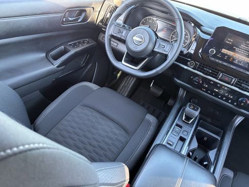 Used 2023 Nissan Pathfinder SV image 15