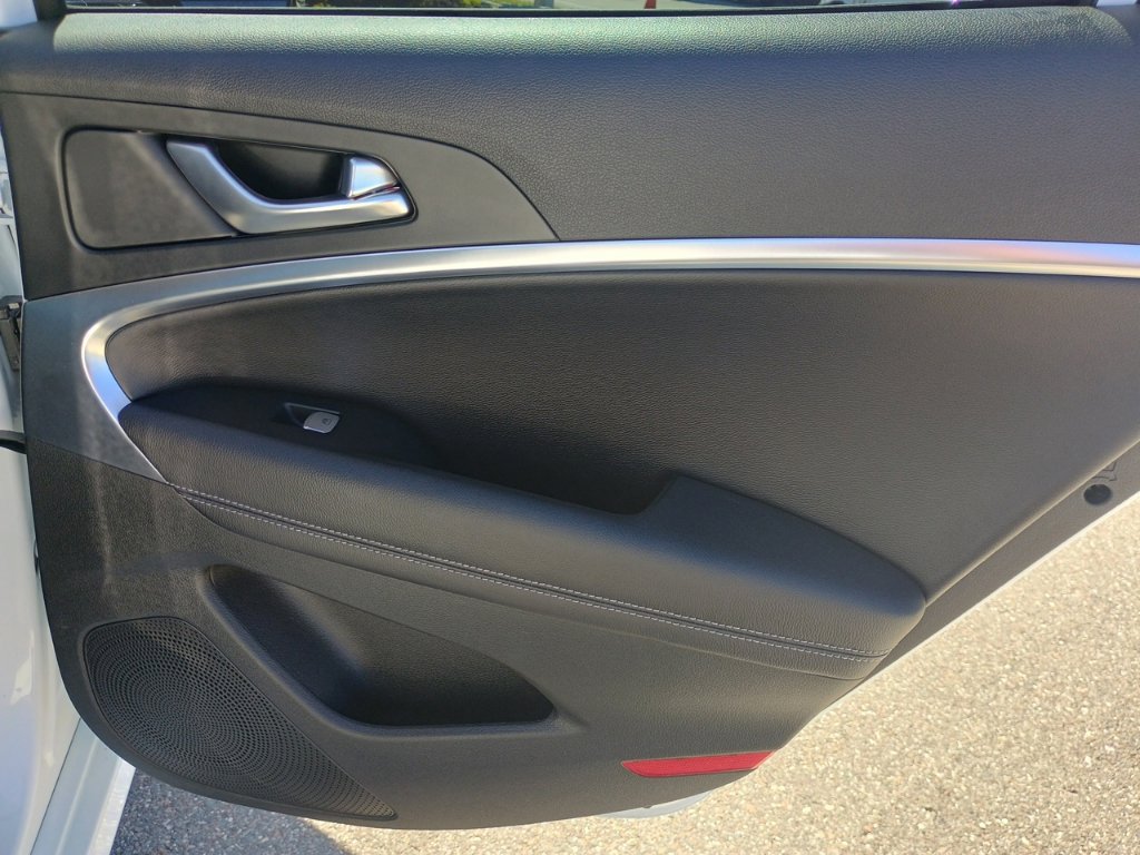 Used 2025 Genesis G70 2.5T AWD/4WD image 18