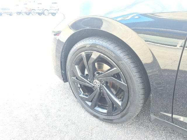Used 2025 Volkswagen Jetta SE FWD image 11