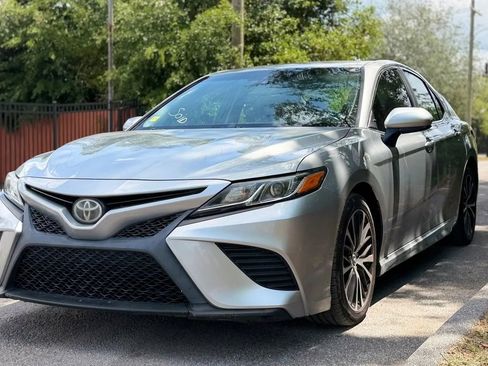 Used 2018 Toyota Camry SE FWD image 4