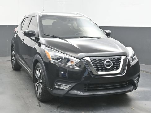Used 2018 Nissan Kicks SR FWD image 2