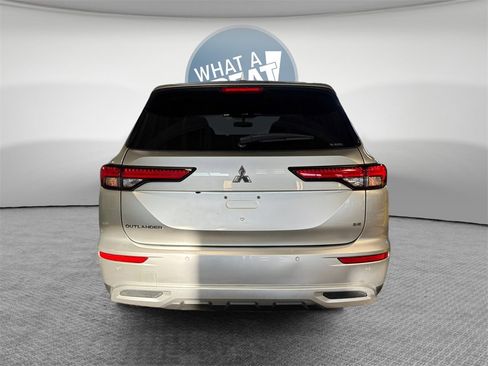 Used 2022 Mitsubishi Outlander SE image 5