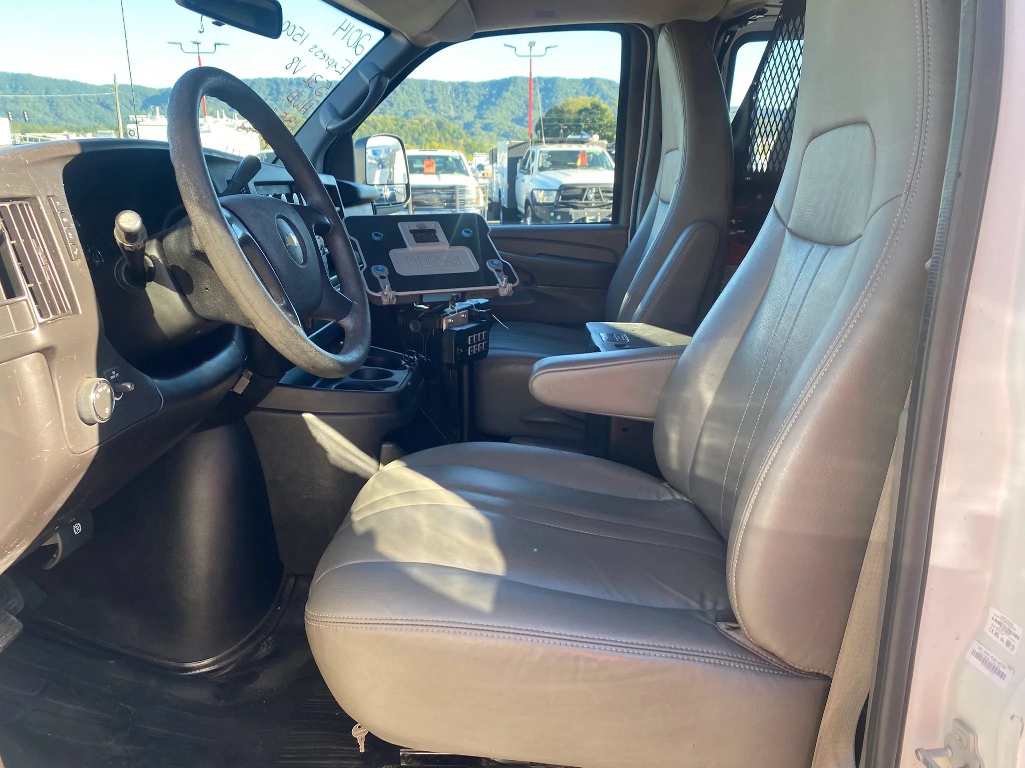 Used 2014 Chevrolet Express 1500 AWD image 9