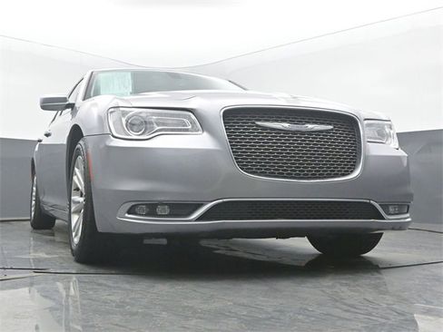 Used 2017 Chrysler 300 C image 53