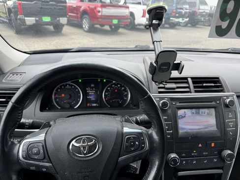 Used 2017 Toyota Camry SE FWD image 16
