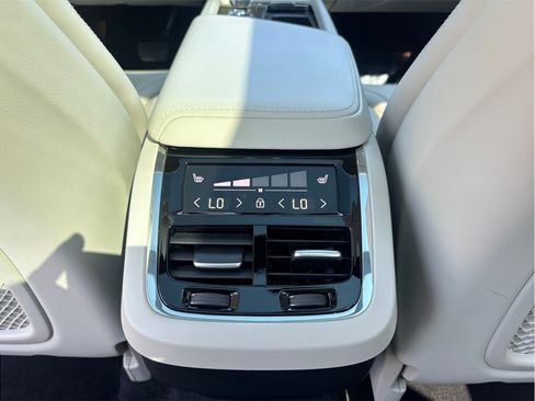 Used 2024 Volvo XC60 B5 Ultimate AWD/4WD image 43