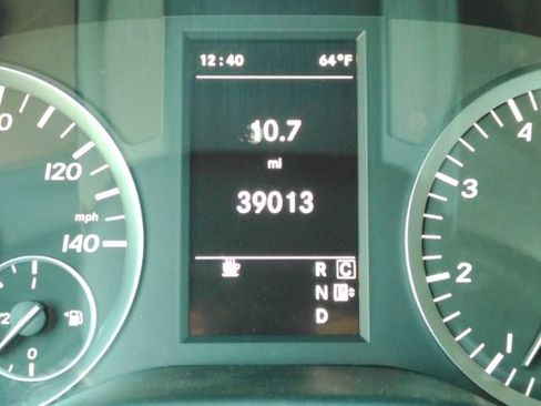 Used 2019 Mercedes-Benz Metris Passenger image 35