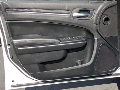 Used 2016 Chrysler 300 Limited image 12