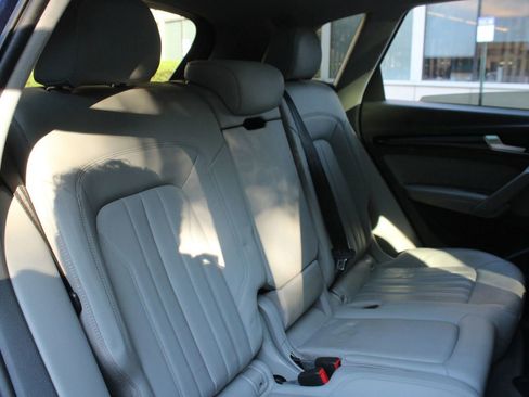 Used 2019 Audi Q5 2.0T Premium Plus w/ Premium Plus Package AWD/4WD image 18