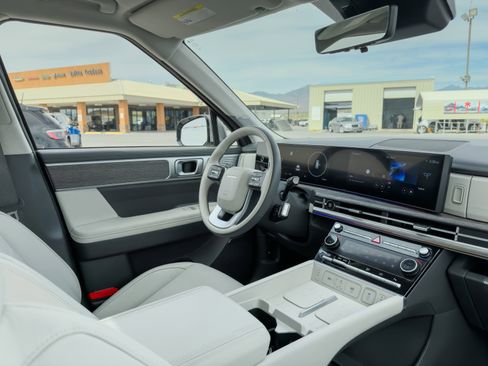 Used 2025 Hyundai Santa Fe Calligraphy FWD image 7