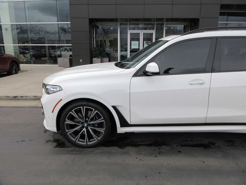 Used 2021 BMW X7 M50i image 2