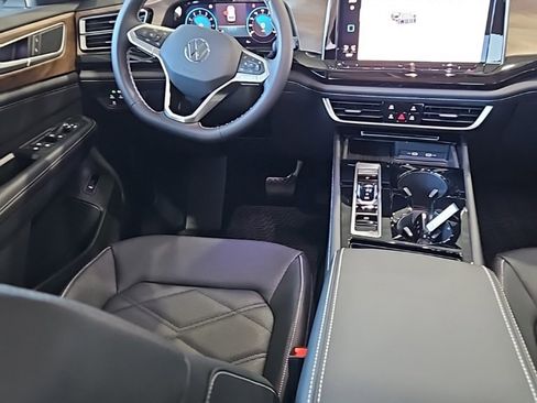 New 2026 Volkswagen Atlas SE image 27