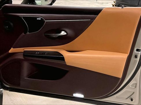 Used 2021 Lexus ES 300h Ultra Luxury w/ Accessory Package 2 image 22