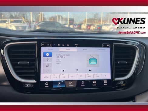 Used 2024 Chrysler Pacifica Touring-L FWD image 25