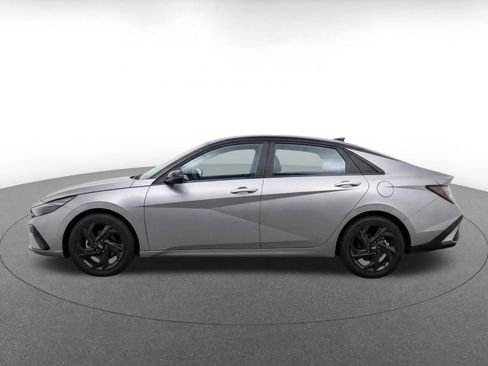 Used 2026 Hyundai Elantra Sport FWD image 4
