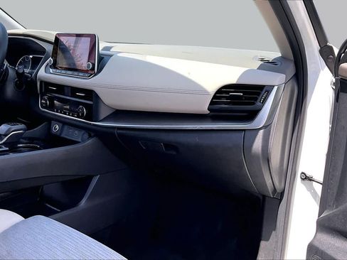 Certified 2023 Nissan Rogue SV FWD image 18