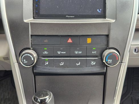 Used 2016 Toyota Camry LE FWD image 18