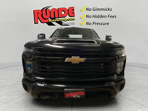 Used 2024 Chevrolet Silverado 2500 Custom w/ Custom Value Package image 8
