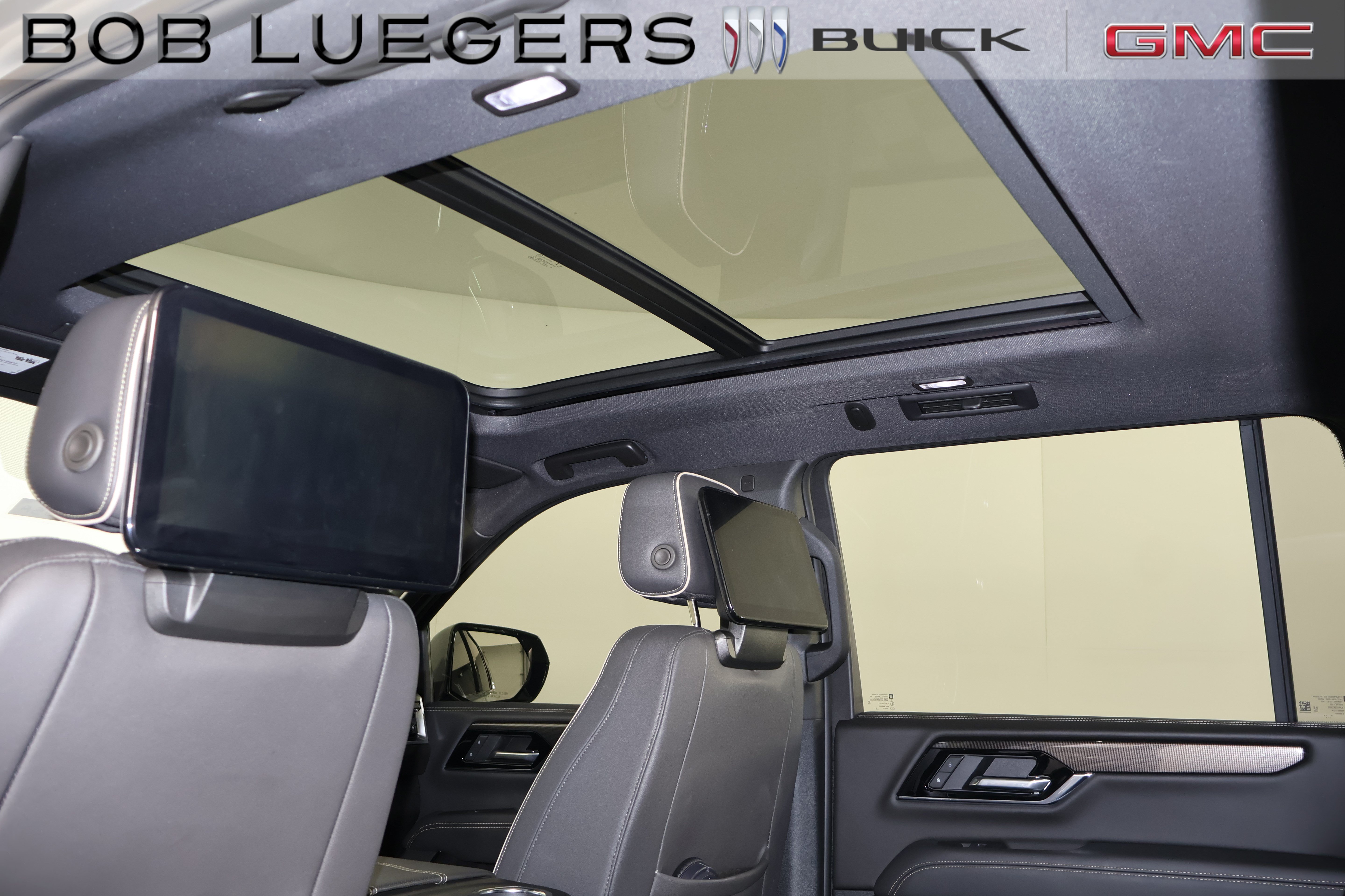 Certified 2025 GMC Yukon XL Elevation w/ Elevation Premium Package AWD/4WD image 13