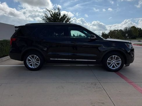 Used 2016 Ford Explorer XLT w/ Equipment Group 202A FWD image 6